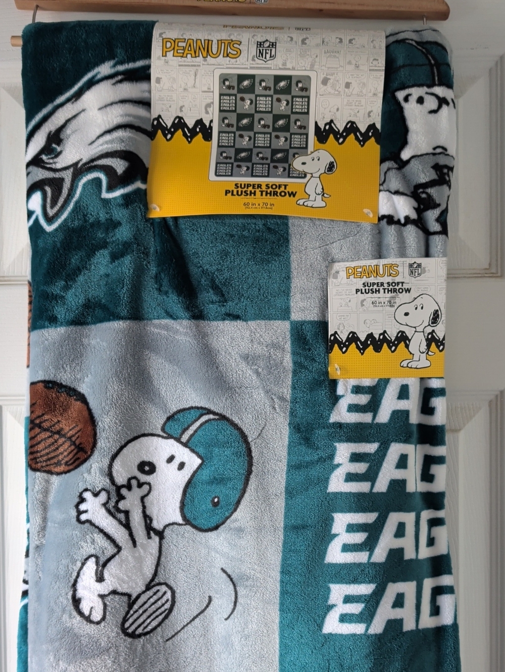 Philadelphia Eagles And Snoopy "Tackled" Super Soft Throw Blanket